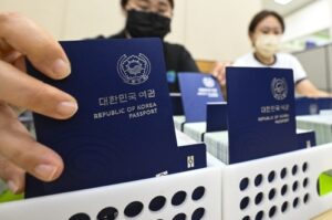 Korean passports ranked second in the world. [Photo source = Yonhap News]